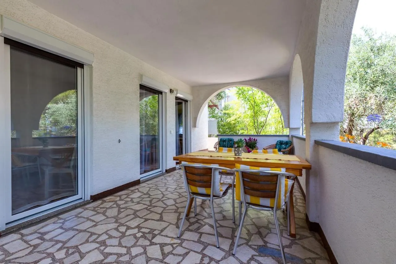Apartments Matea, مالي لوشينغْ بيت ضيافة