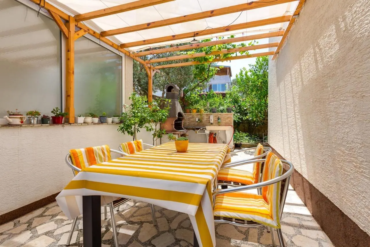 Apartments Matea, مالي لوشينغْ كرواتيا