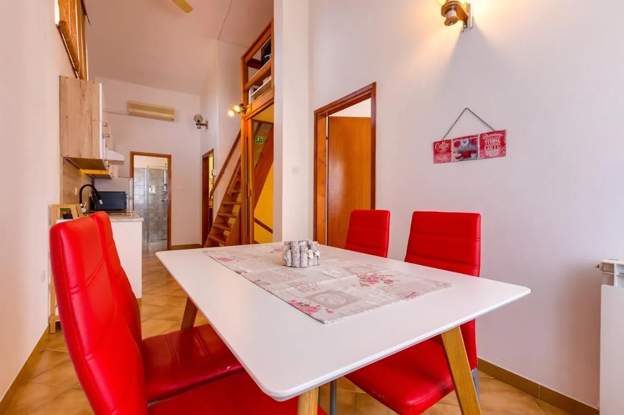 Apartments Matea, مالي لوشينغْ 3*,  كرواتيا