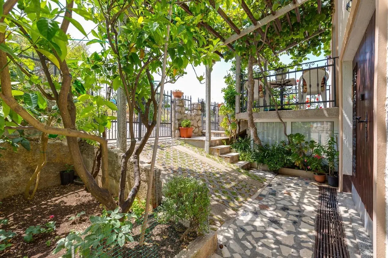 Apartments Matea, مالي لوشينغْ بيت ضيافة