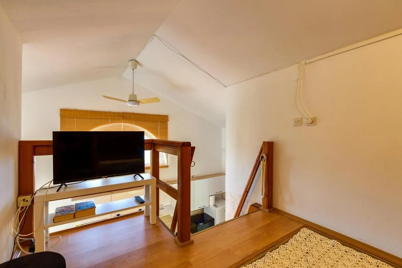 Apartments Matea, مالي لوشينغْ
