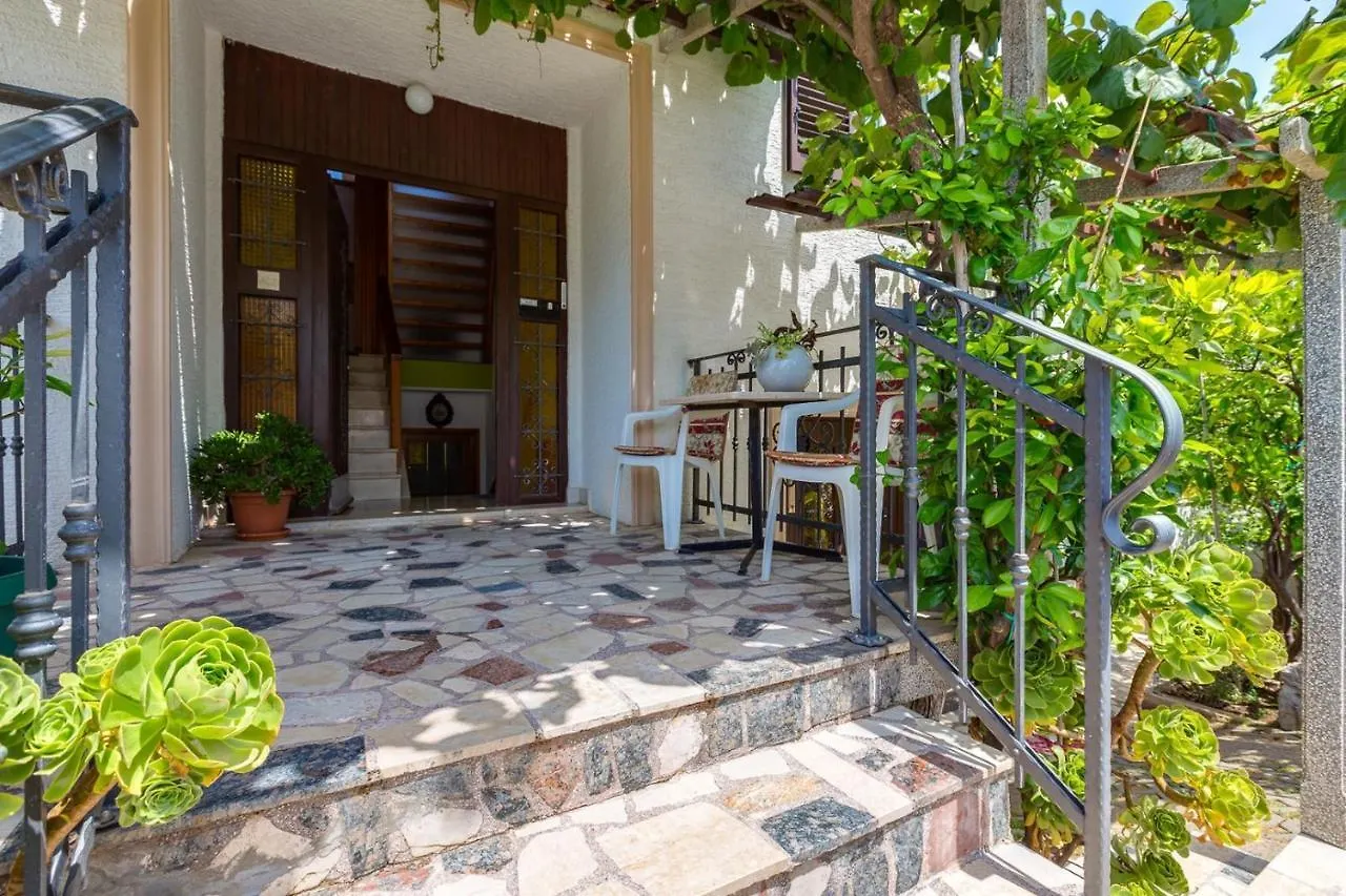 Apartments Matea, مالي لوشينغْ بيت ضيافة