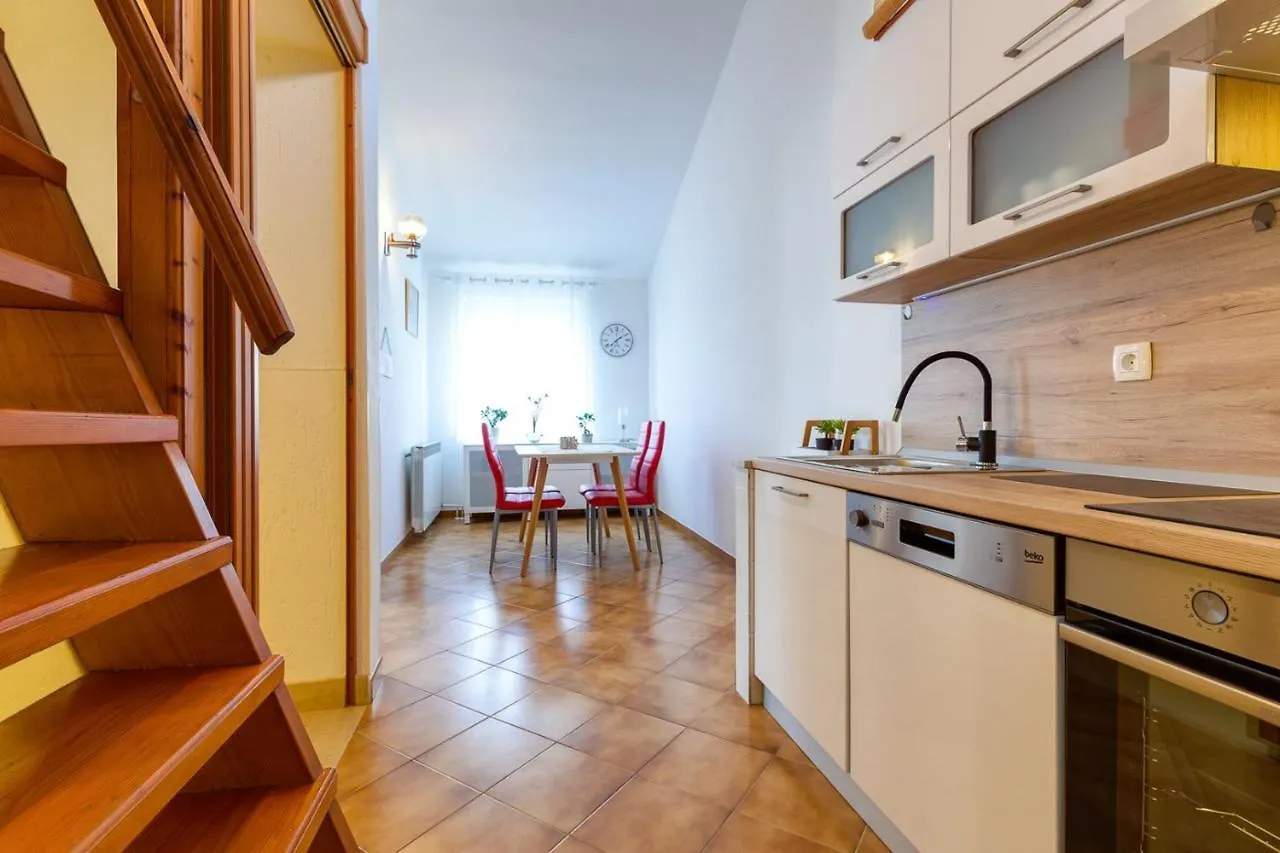 Apartments Matea, مالي لوشينغْ