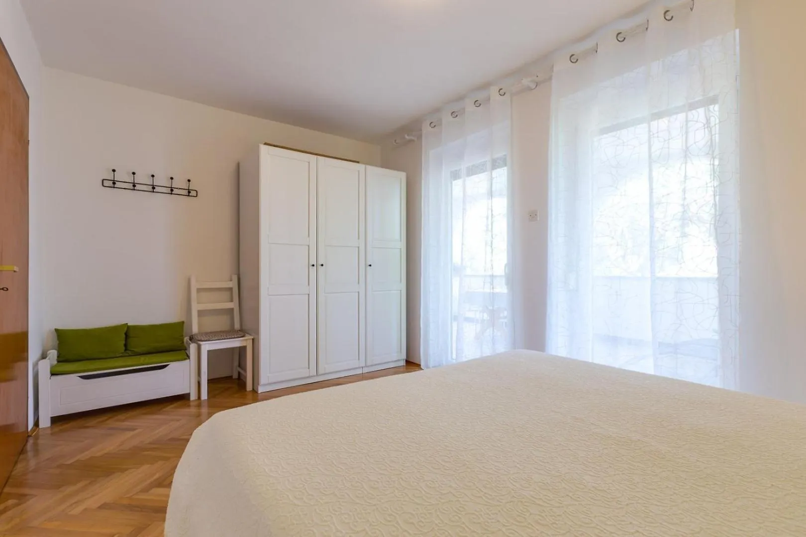 بيت ضيافة Apartments Matea, مالي لوشينغْ
