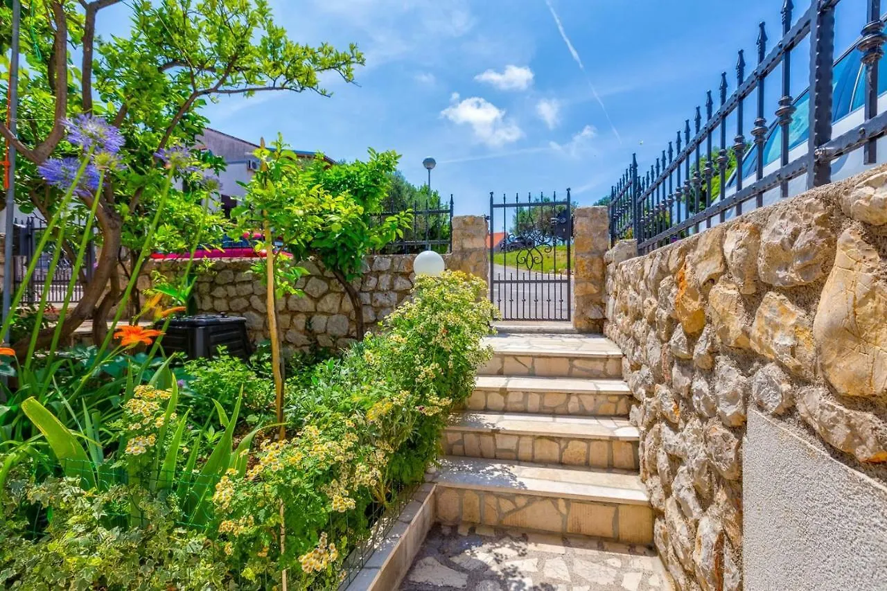 Apartments Matea, مالي لوشينغْ كرواتيا
