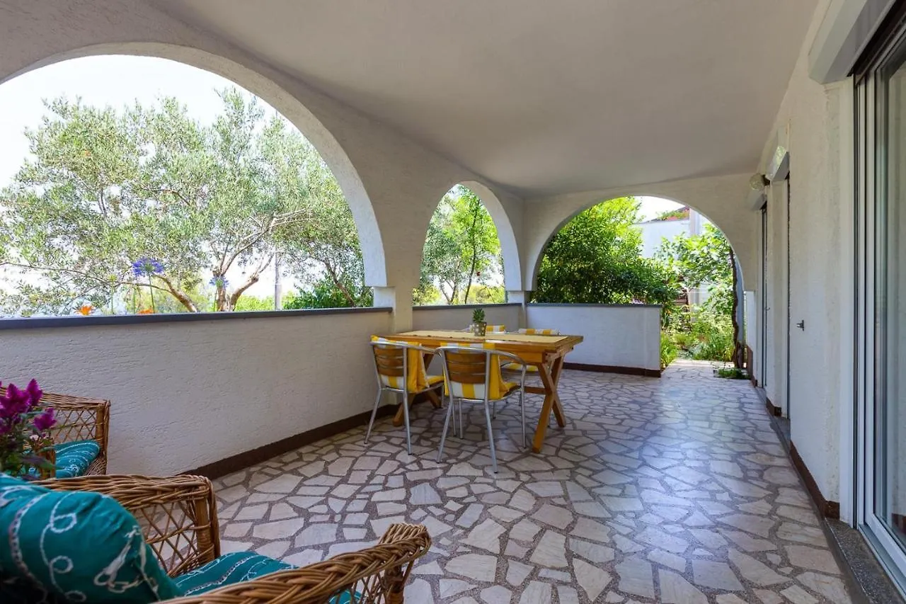 Apartments Matea, مالي لوشينغْ بيت ضيافة