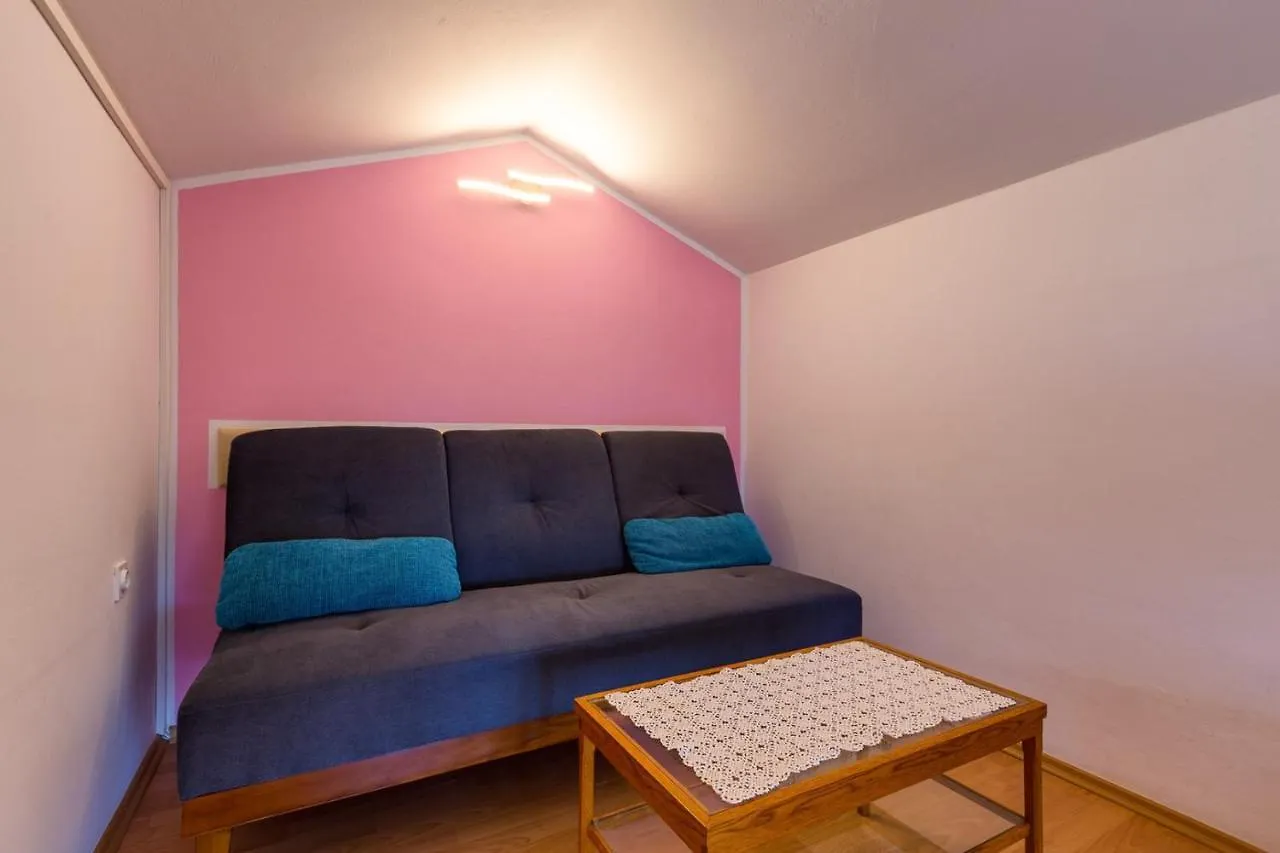 Apartments Matea, مالي لوشينغْ 3*,