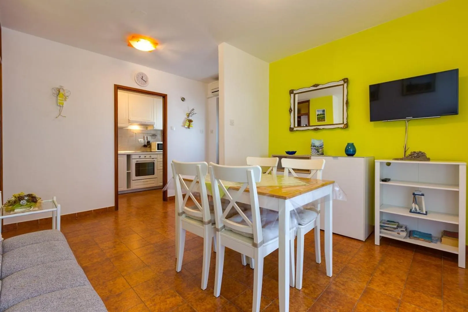 Apartments Matea, مالي لوشينغْ بيت ضيافة