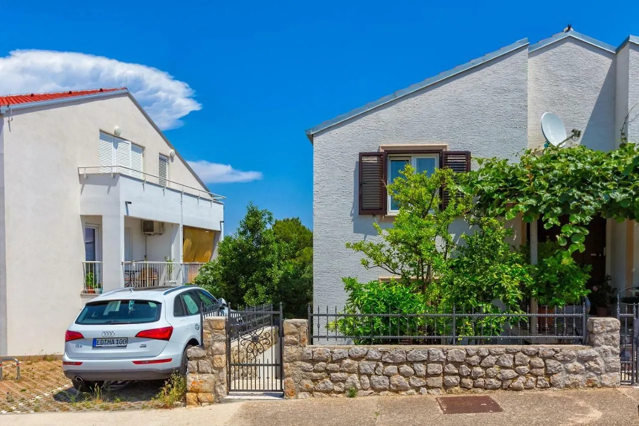 Apartments Matea, مالي لوشينغْ 3*,  كرواتيا